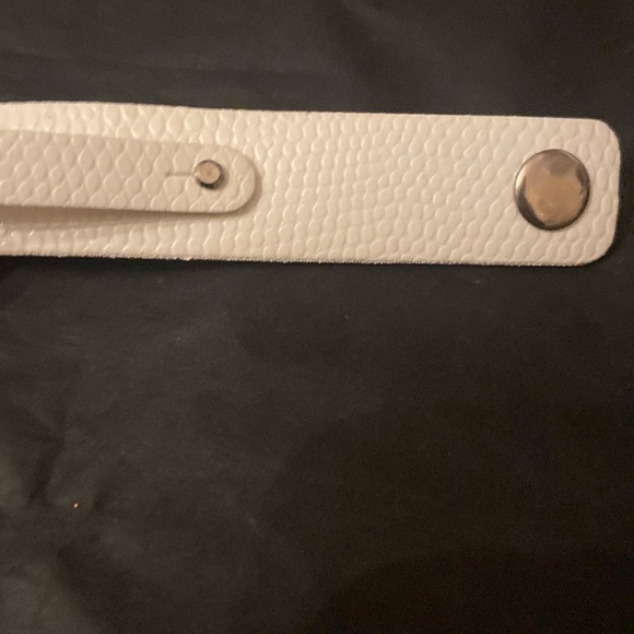 - HD Snap Button Leather Bracelet - Picture 6 of 7